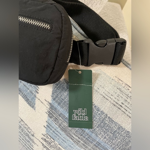 ✨NWT Wild Fable Black Belt Bag - Picture 3 of 6